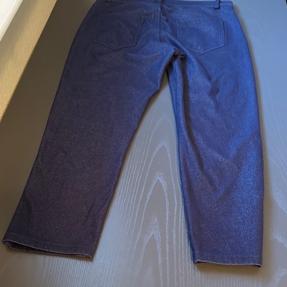 Yelete Women's Dark Blue Capri Jeans - Picture 4 of 6